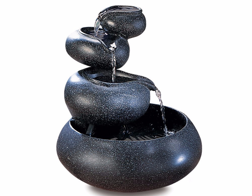 Tampak air mancur dengan bentuk mangkuk batu, foto: dekoruma.com