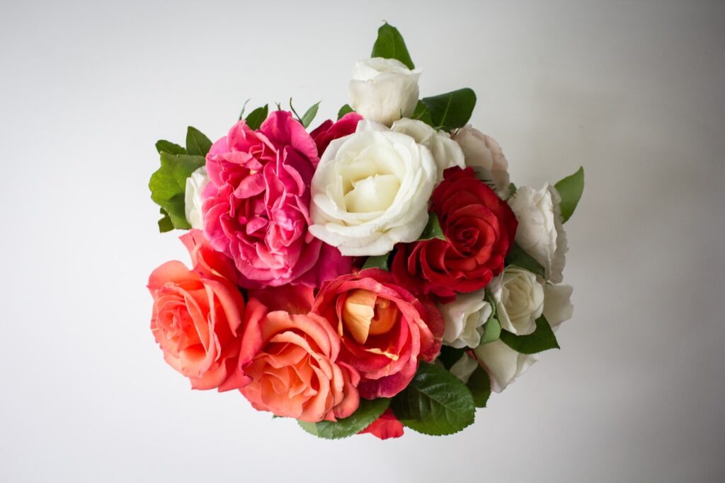 Buket bunga mawar, sumber: unsplash.com/@valentina_locatelli