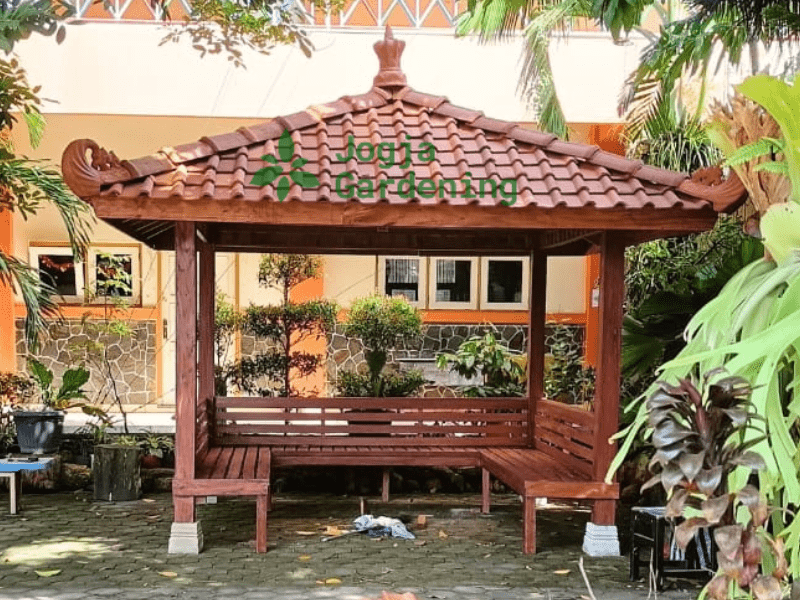 Hasil jadi pemasangan gazebo di SMP Joanness Bosco Yogyakarta