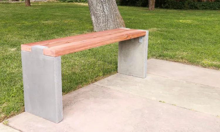 Kursi beton dengan dudukan kayu, Sumber: remodelaholic.com
