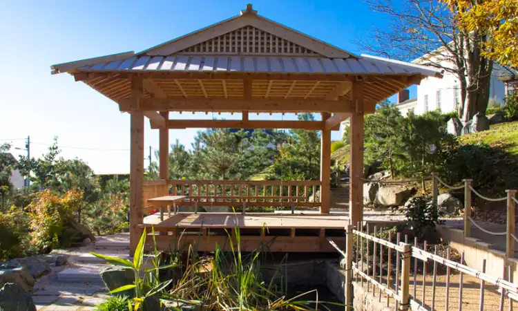 Manfaat memiliki gazebo, Sumber: lafcadiohearngardens.com