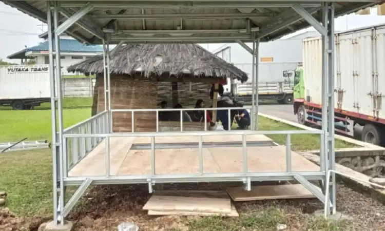 Gazebo dari baja ringan, Sumber: arsitekhijau.com
