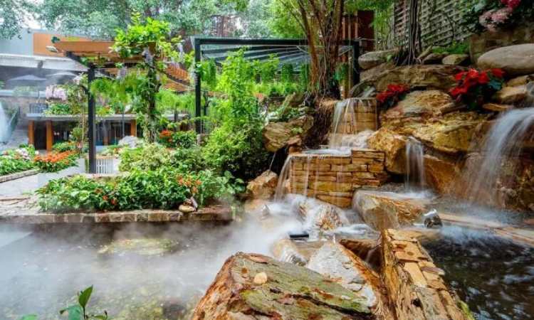 Elemen air pada cafe, Sumber: saigontastetours.com