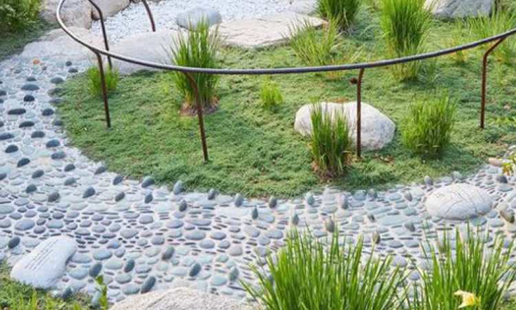 Taman refleksi ala industrial, Sumber: pinimg.com