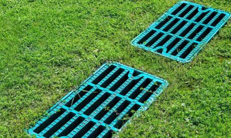 Membuat drainase taman rumah, Sumber: windows.net